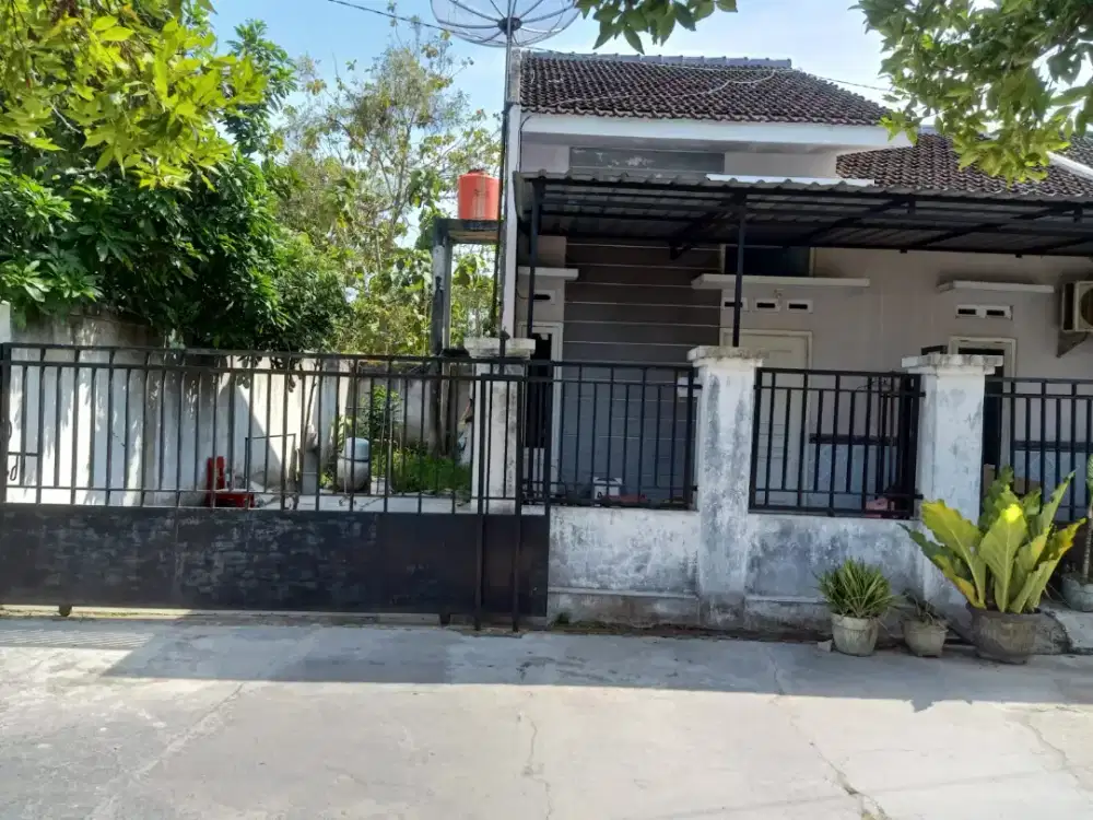 Dijual rumah di pusat daerah pasar Jepon-Blora
