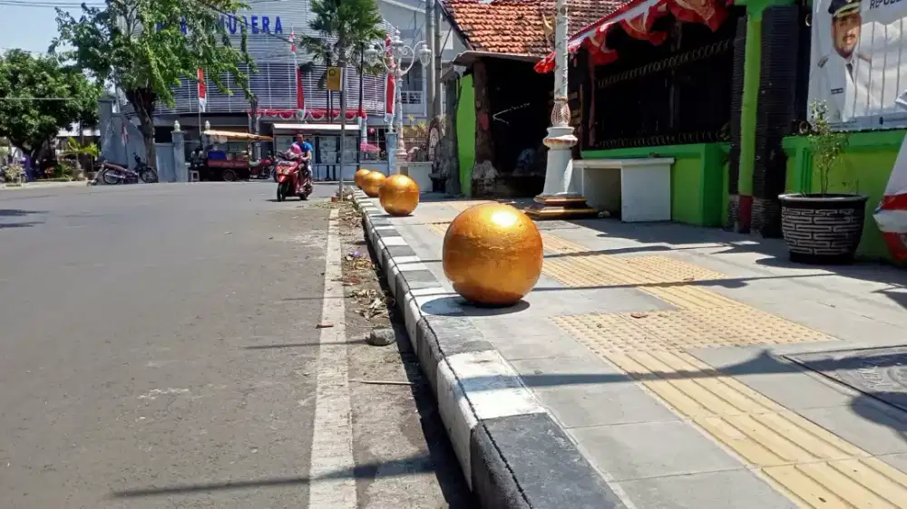 Bola Beton Trotoar/Taman