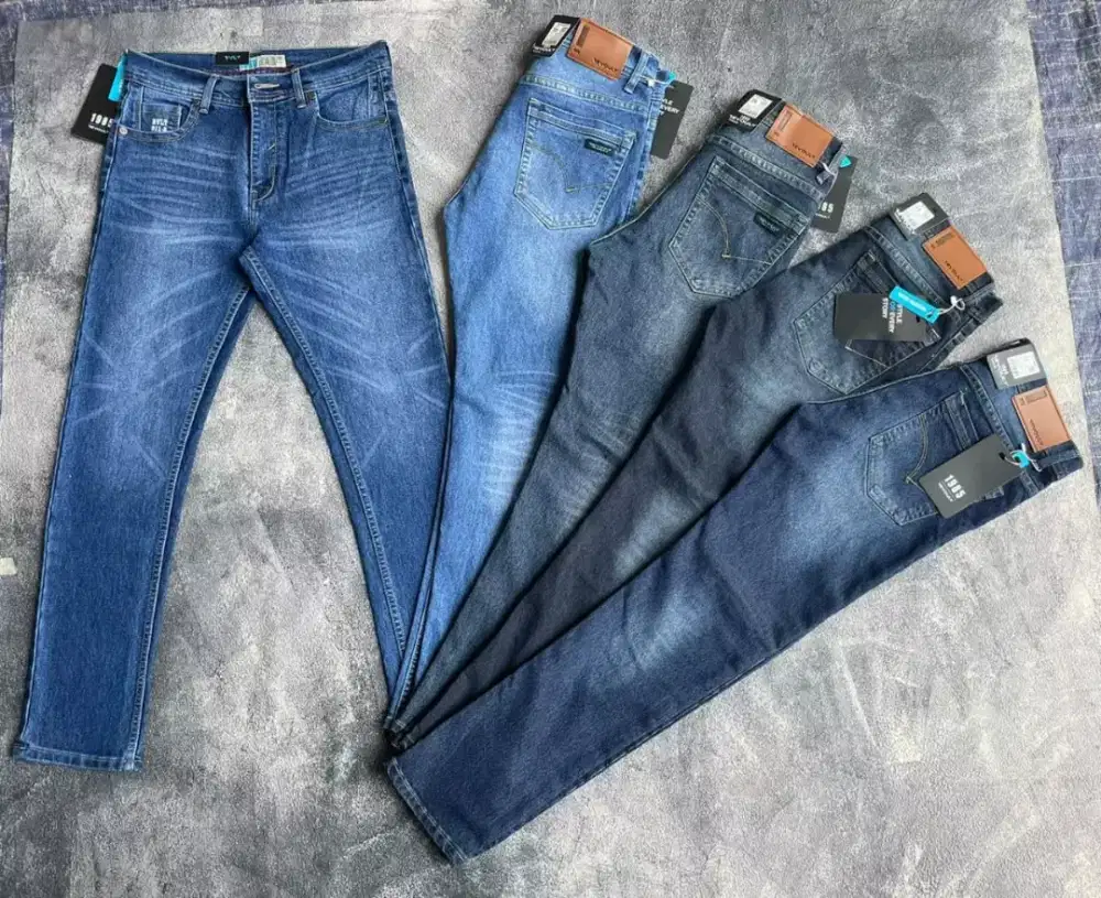 Celana jeans revolt