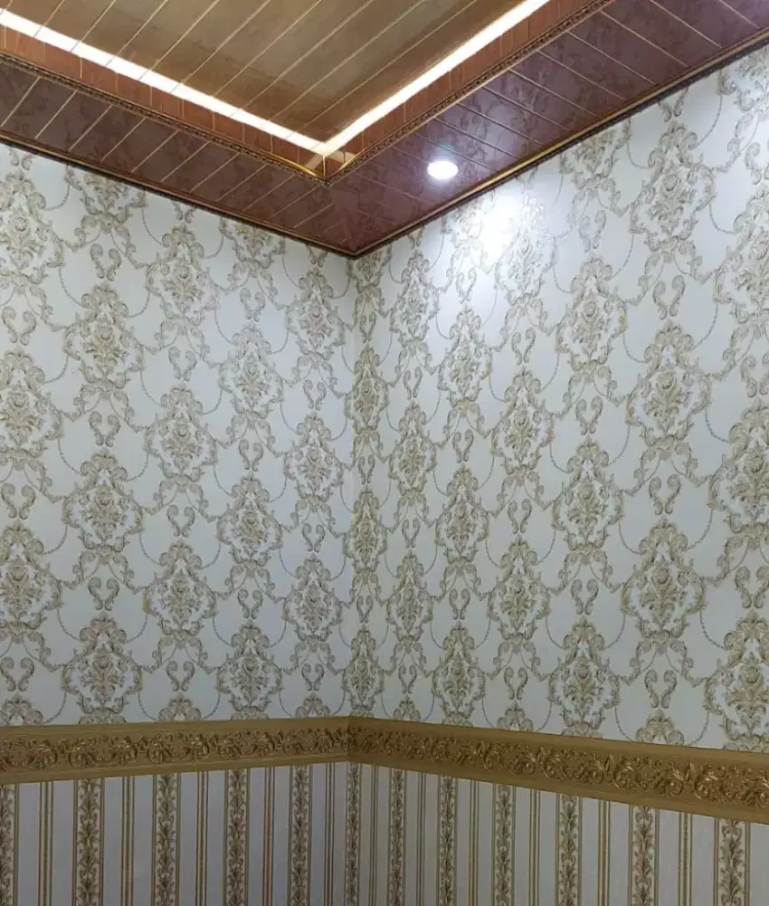 Wallpaper dinding bermotif