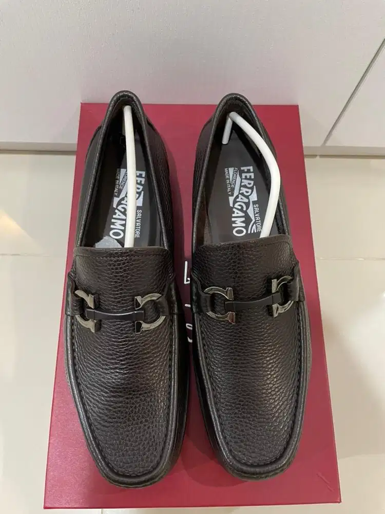 Sepatu Salvator Ferragamo on slip
