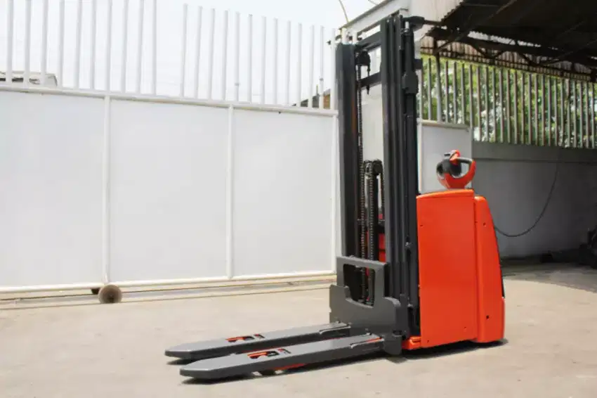 Stacker electric 1.4ton