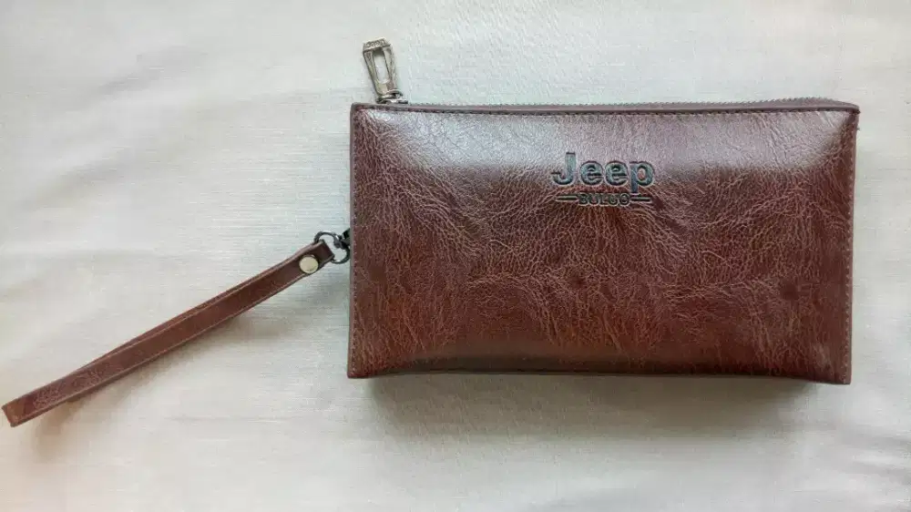 Clutch tas tangan Jeep warna coklat tua,keren dan fungsional