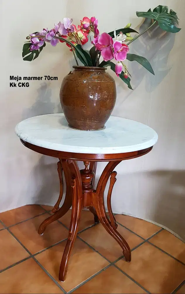 meja sudut marmer antik diameter 70 cm