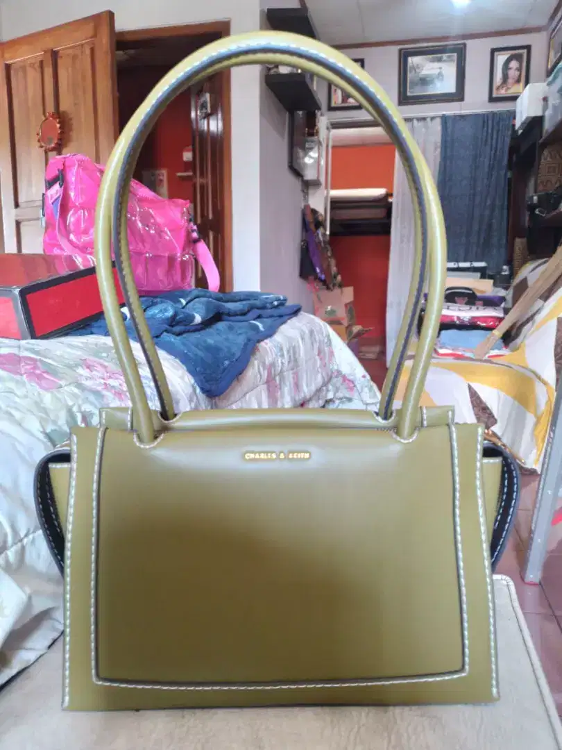 Dijual tas wanita CHARLES & KEITH