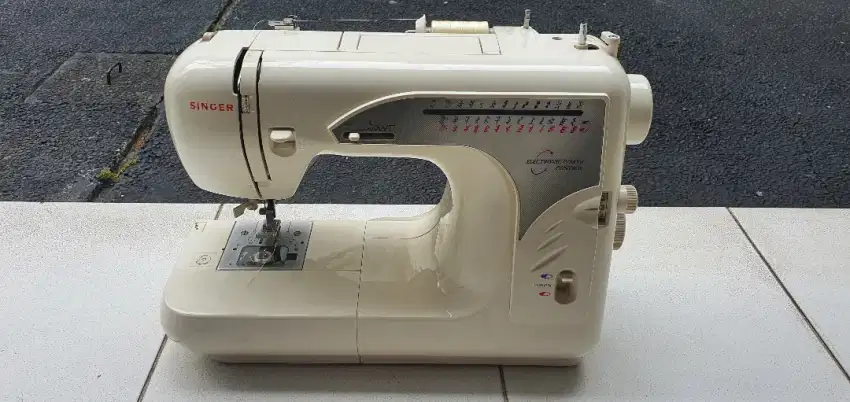 Mesin Jahit Portable Singer 2662 (Like New)