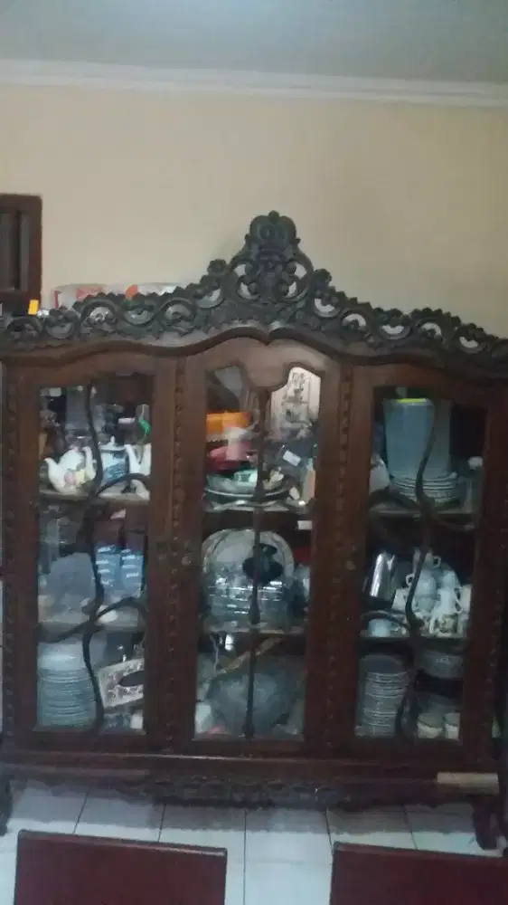 Lemari Pajangan Buffet Besar