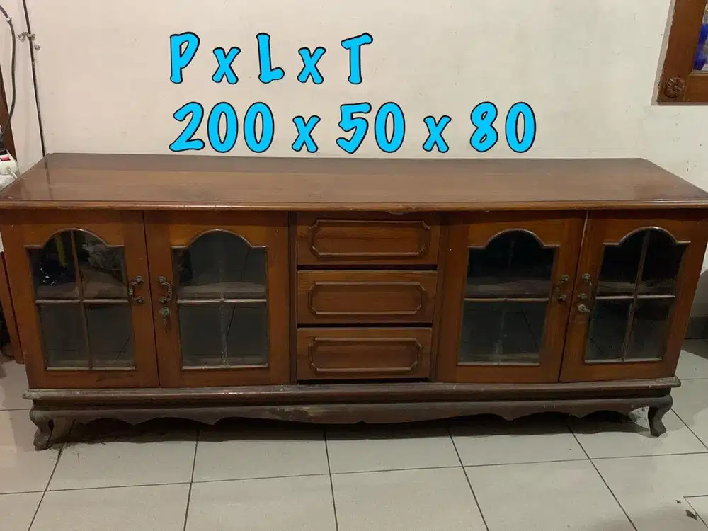 Buffet / meja ukir bahan jati