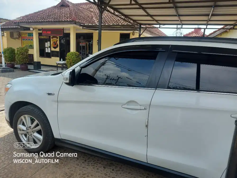 kaca film mobil menambah privasi