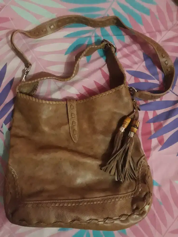 Dijual cepat tas dislempang/ditenteng merek G, warna coklat