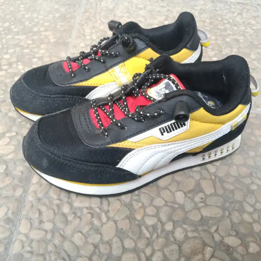 Sepatu anak puma x peanuts future rider