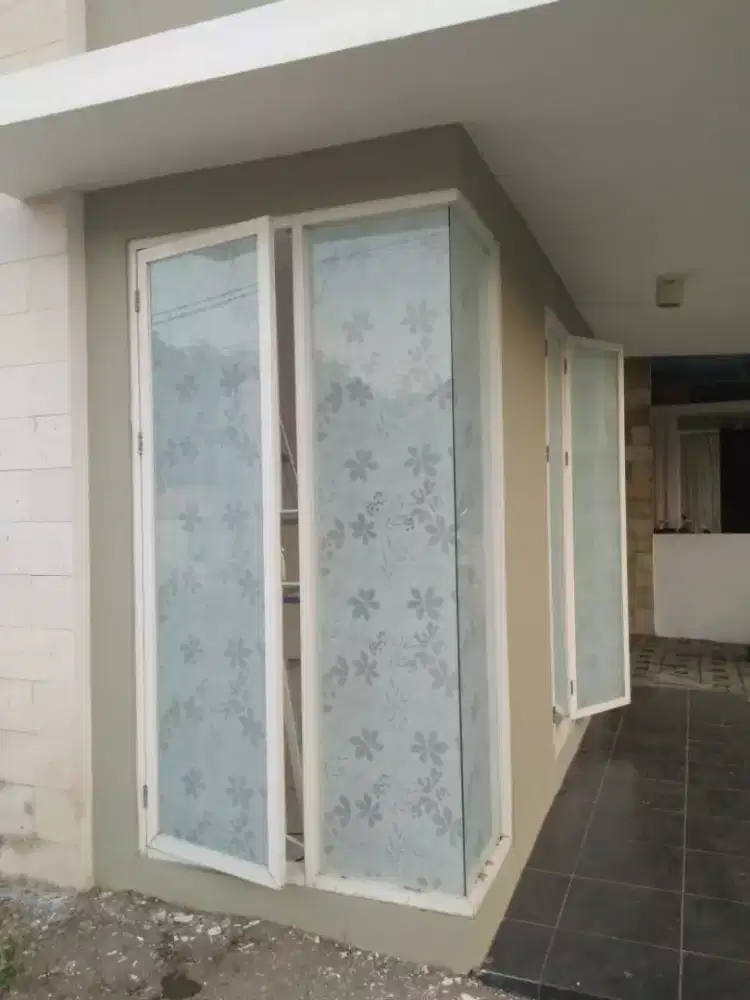 Sticker kaca sanblas dan motif