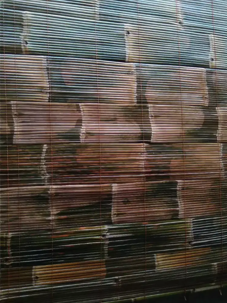 Krey bambu atau tirai bahan bambu hinis