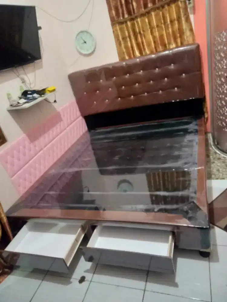 Dipan kayu minimalis terbaru laci 2