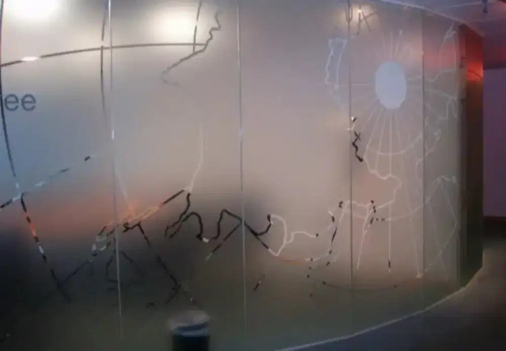 Ruang kantor pakai stiker Sanblas dan Kaca Film menjadi lebih prifasi