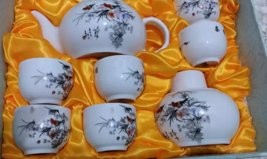 Satu set teko cina porselen porcelain