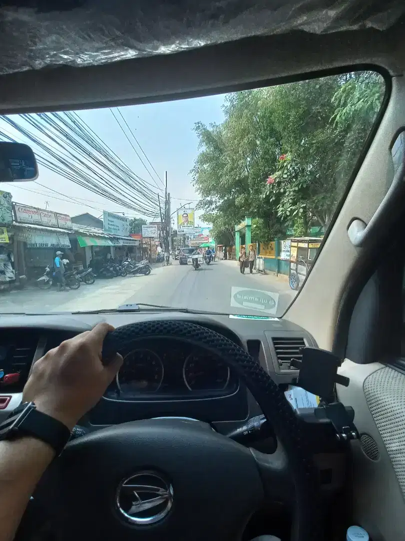 Menyediakan Jasa Supir