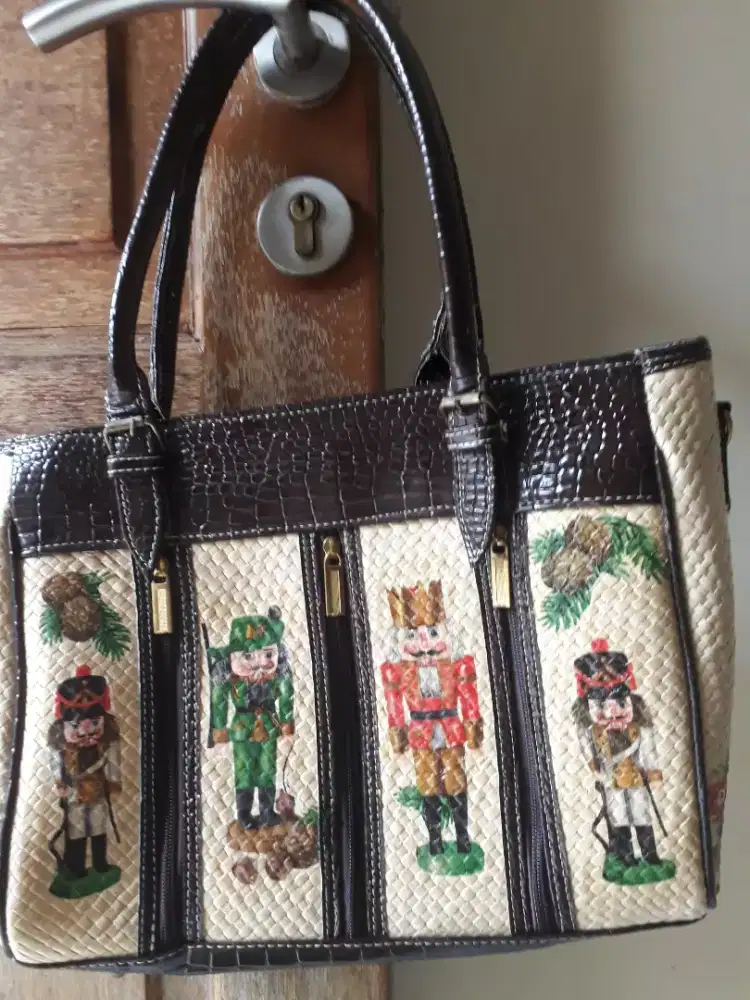 Tas Wanita anyaman tikar motif Tentara Baru