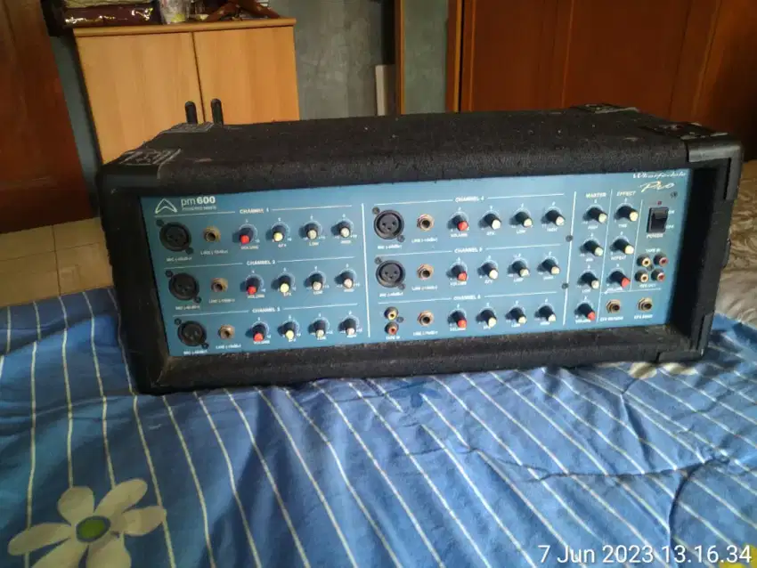 Power mixer Wharfedale Pro