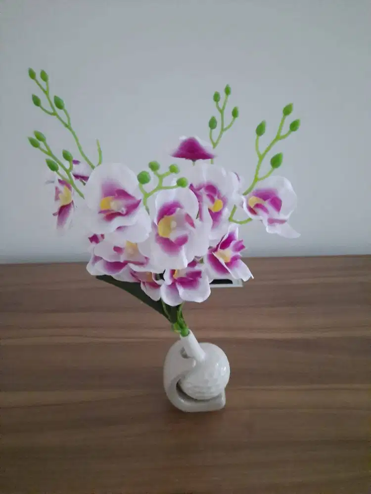 Vas-Bunga untuk meja