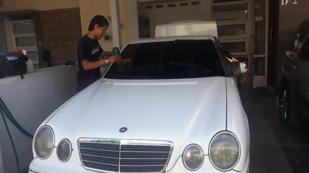 Kaca film panggilan terdekat