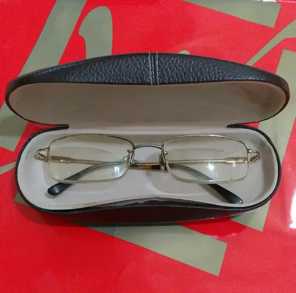 Kacamata plus buat yg rabun dekat merk TITAN , branded unise