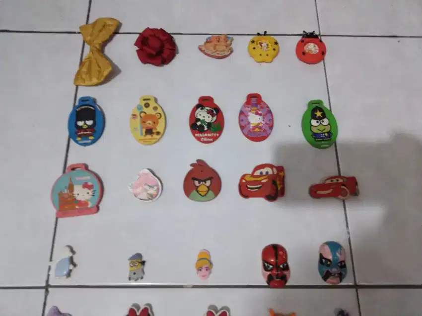 Pajangan magnet tempel dikulkas ada 40 pcs model, kondisi ok,bisa nego