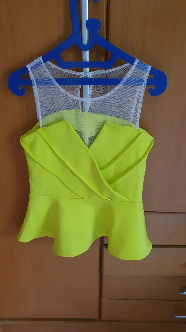Dijual New arrival. Atasan mewah cantik sekali size S M kain strecing
