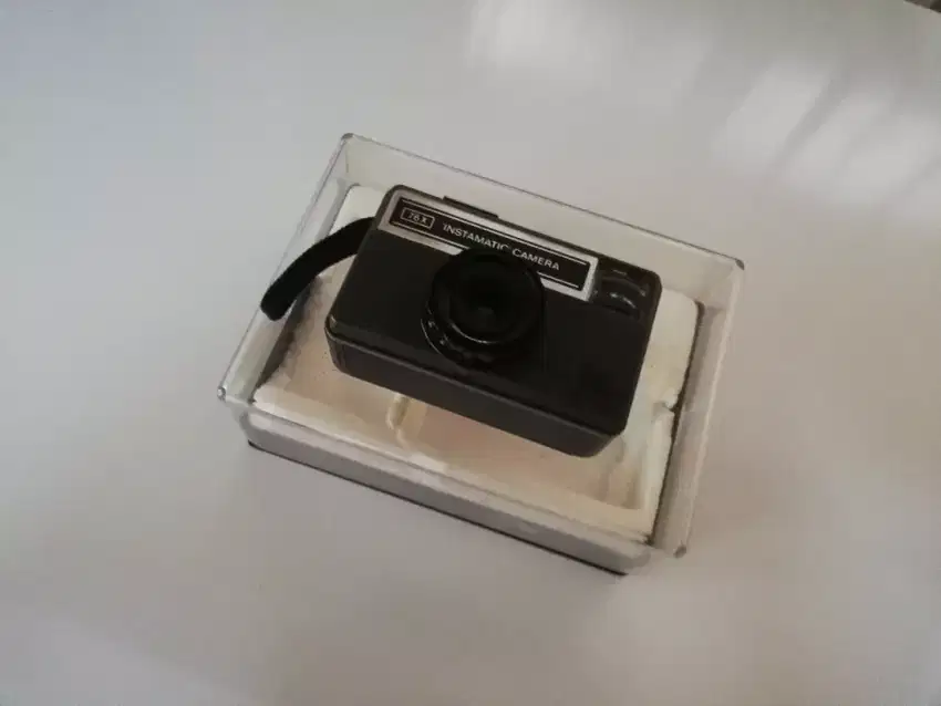 Kamera jaman dulu merek KODAK Instamatic asli original buatan England