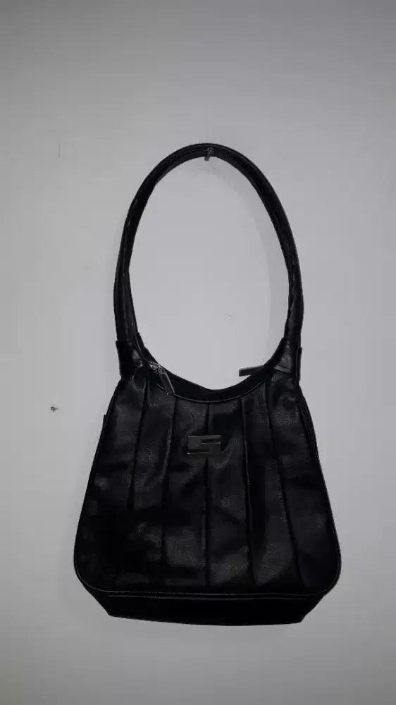 Tas wanita hitam