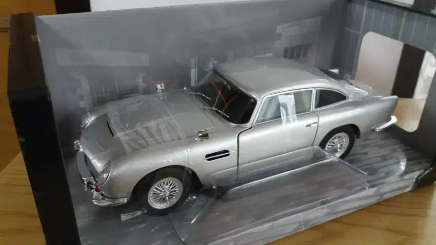 Diecast/Miniatur Solido Aston Martin DB5 1964 ( James Bond ) 1:18