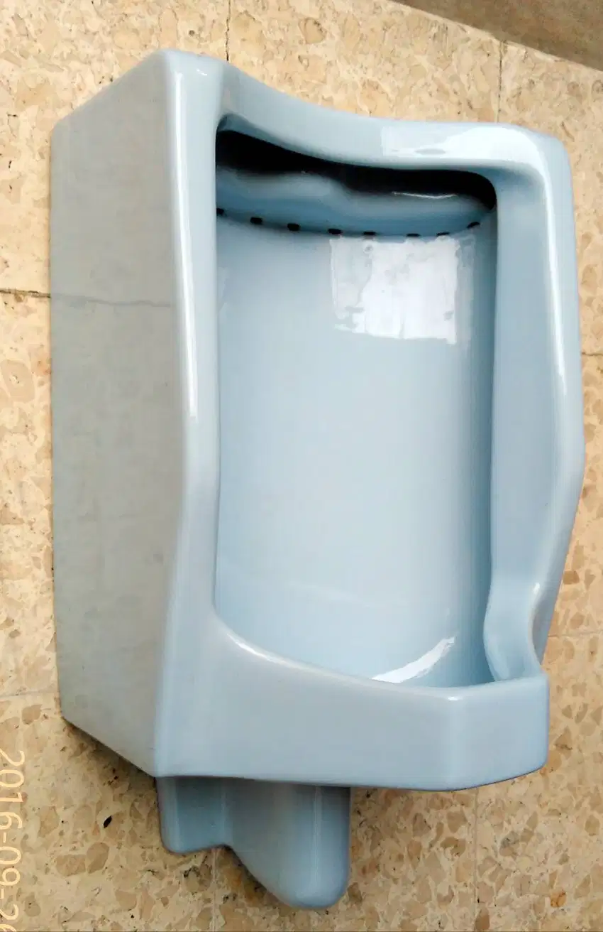 [ Baru ] Urinal TOTO Type T 57 M Wrn Biru perlengkapan Komplit