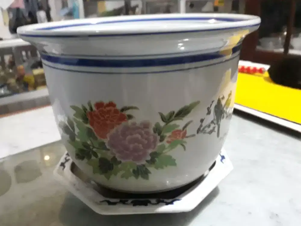 Pot Bunga Dan Tatakan China Lawas