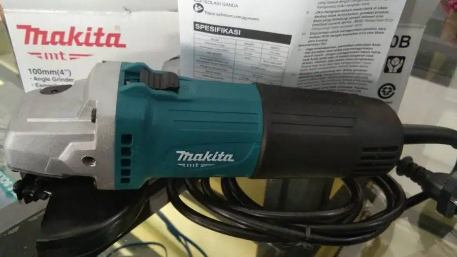 MAKITA M0900B GERINDA TANGAN 4