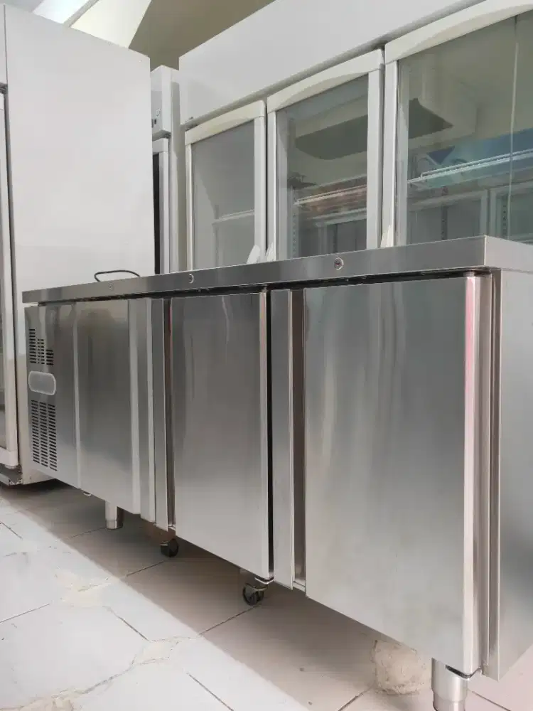UNDERCOUNTER CHILLER 180 BEKAS