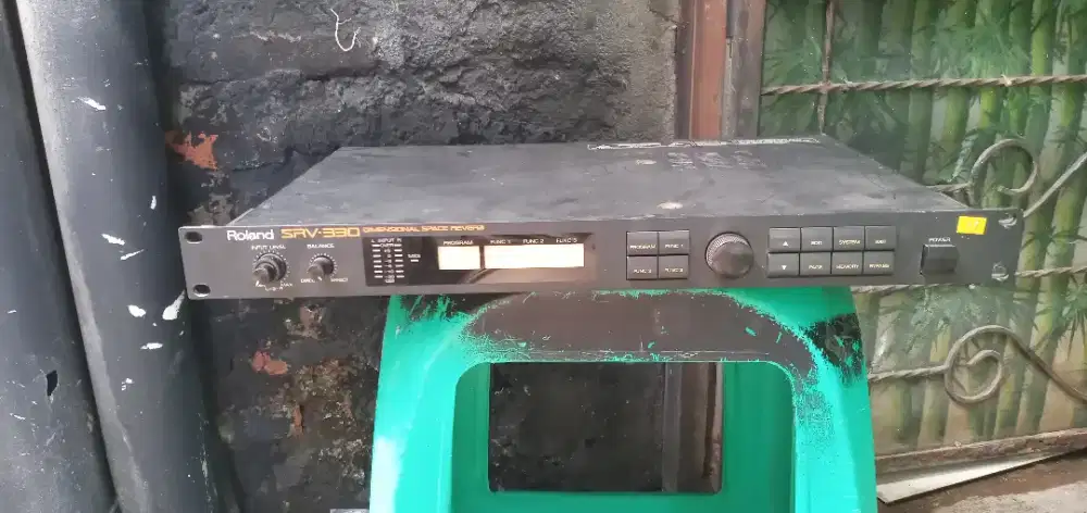 Space reverb roland SRV330