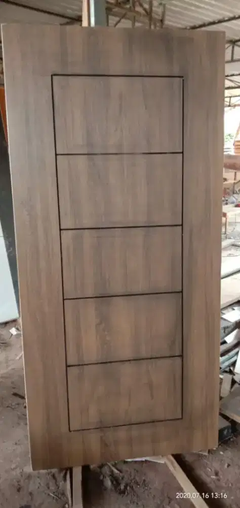 Pintu triplek minimalis