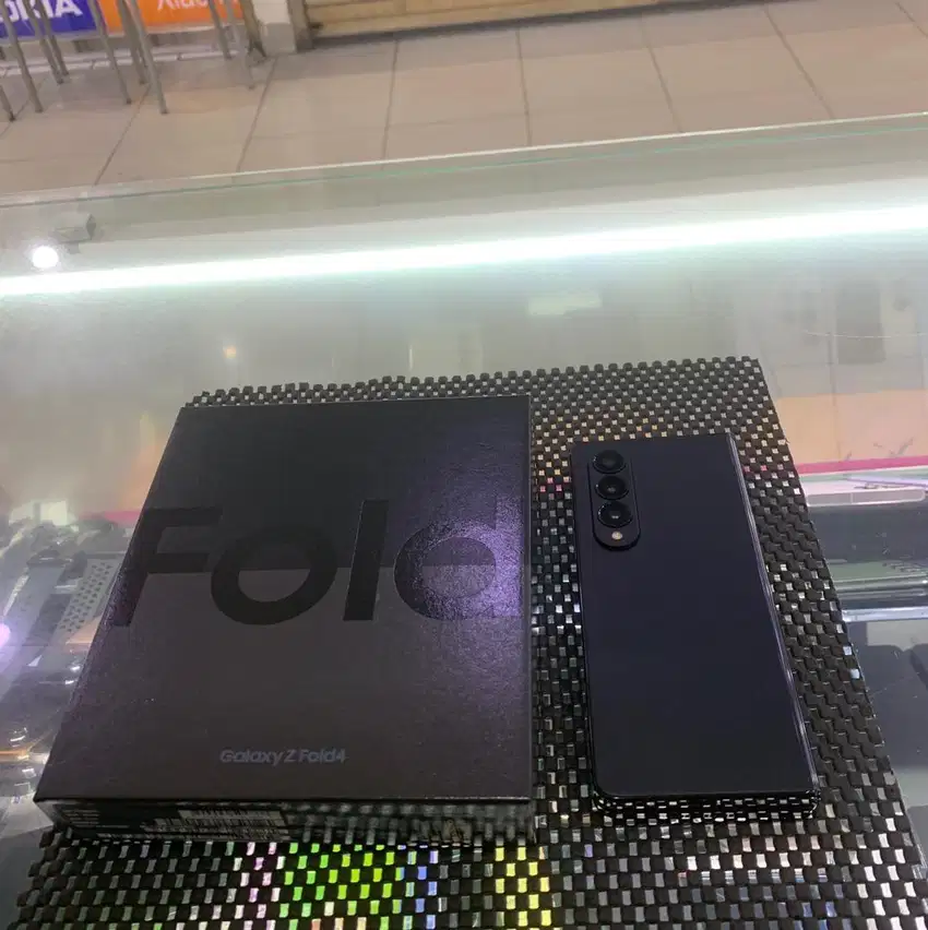 Samsung Z fold4 12/1 tera mulus garansi resmi SEIN
