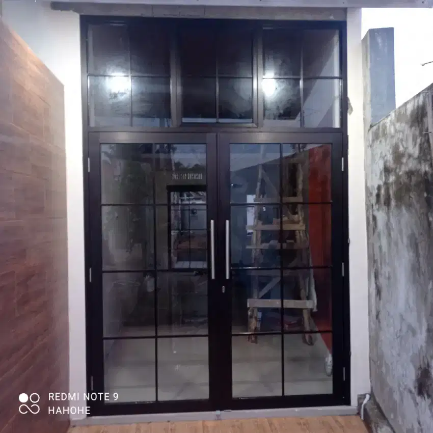 Pintu Aluminium Swing Double Klasik