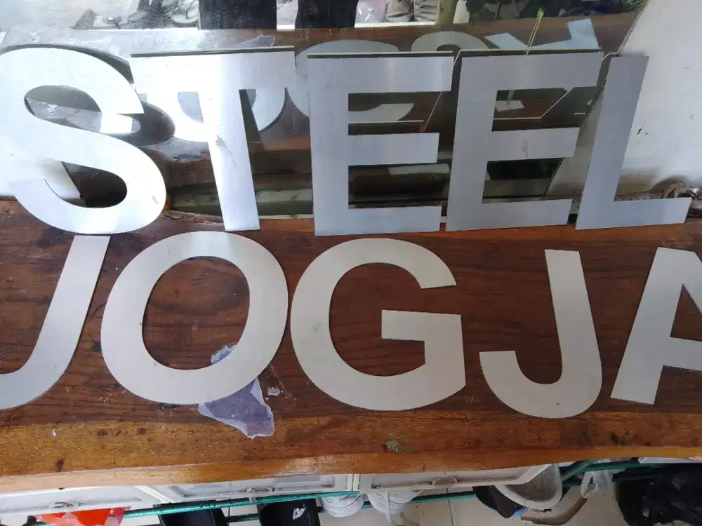 Letter huruf timbul kayu & logam, stainless aluminium Kuningan akrilic