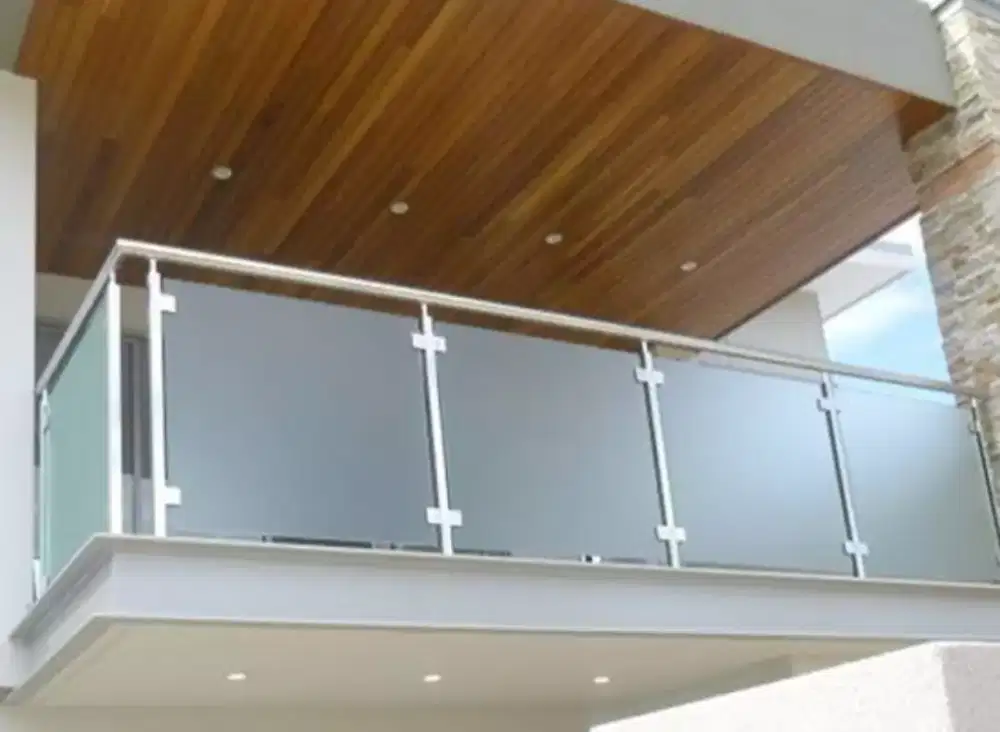 Railing Balkon Kaca