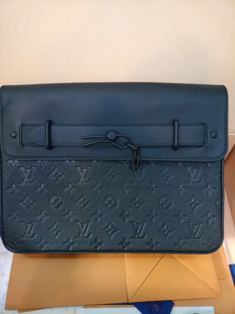 Tas merek LV Black