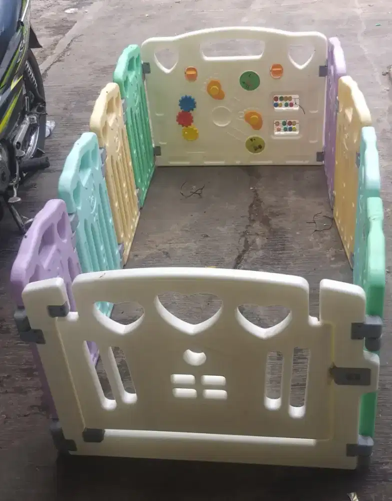 Coby haus fence butterfly