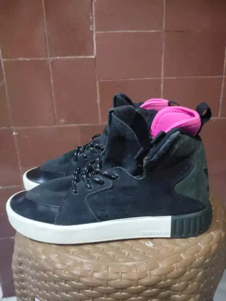 Adidas Tubular (second)