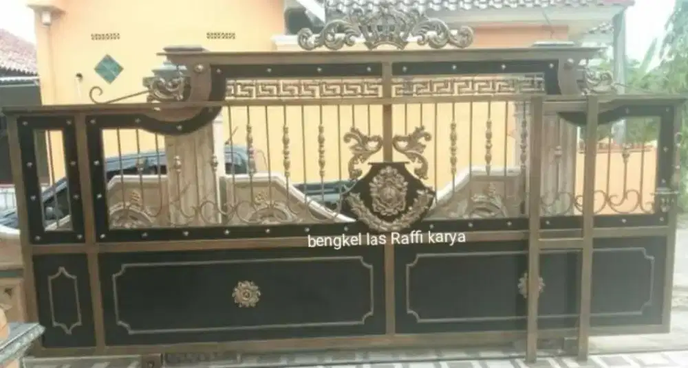 Pagar alferum klasik mewah