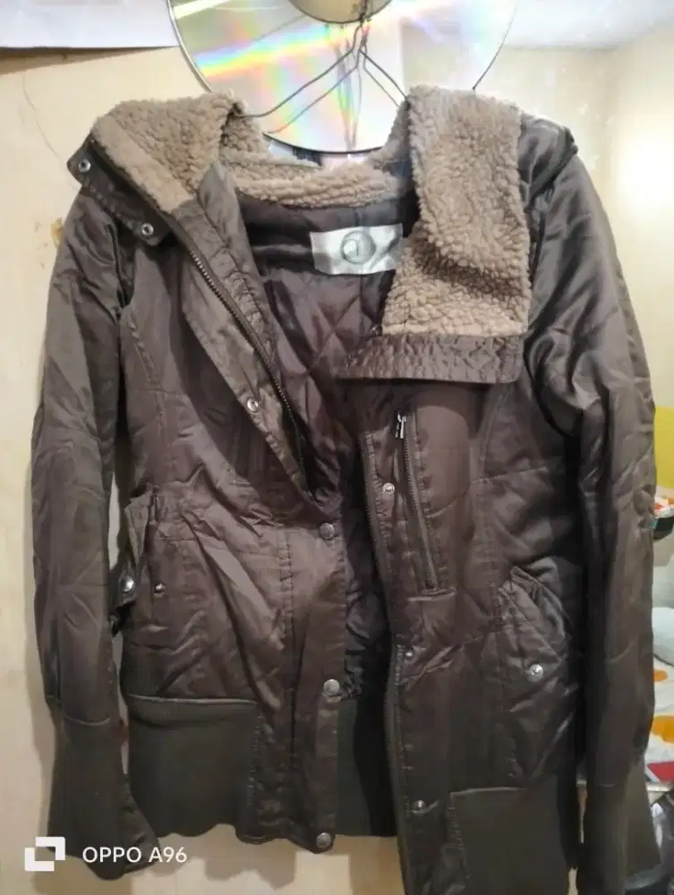 Jaket import ukuran S luar negri bahan tebal anti badai