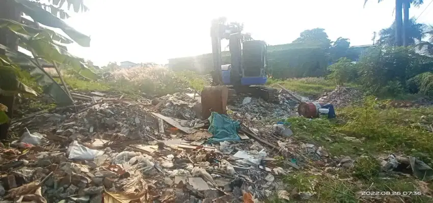 Gali taman puing tanah merah campur pengurugan buang puing sampah urug