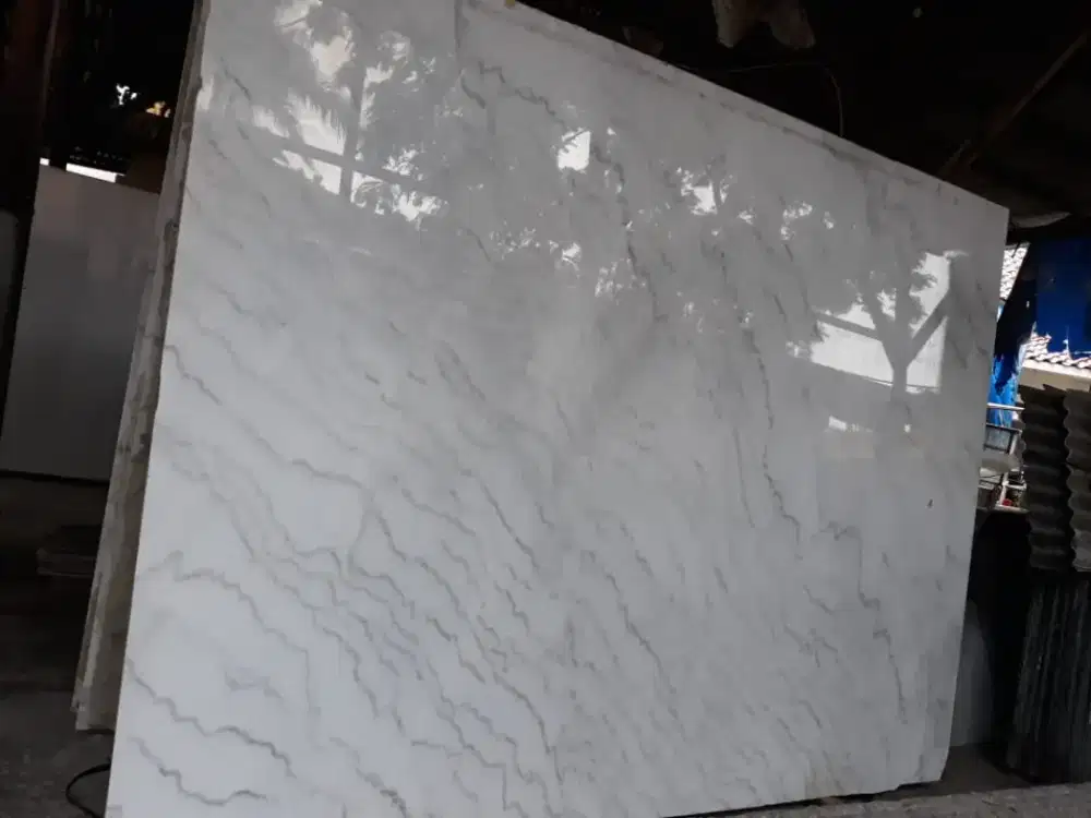 Marmer white carara untuk meja dapur, mini bar, dan meja counter