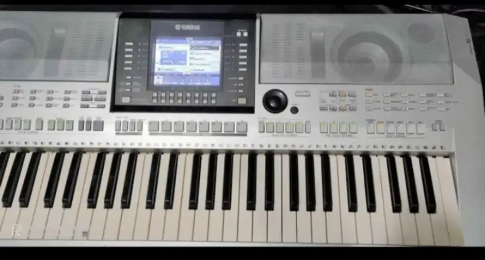 YAMAHA PSR S 910