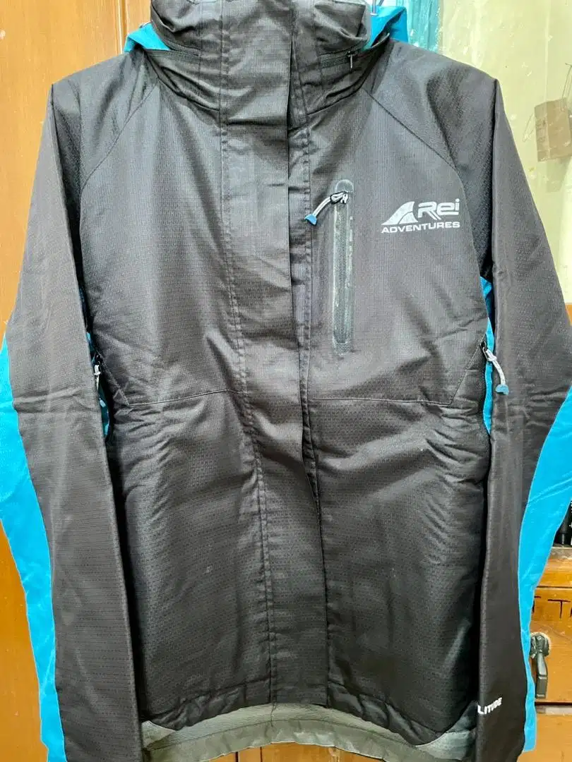 Jaket rei amplitude warna hitam list biru ukuran M